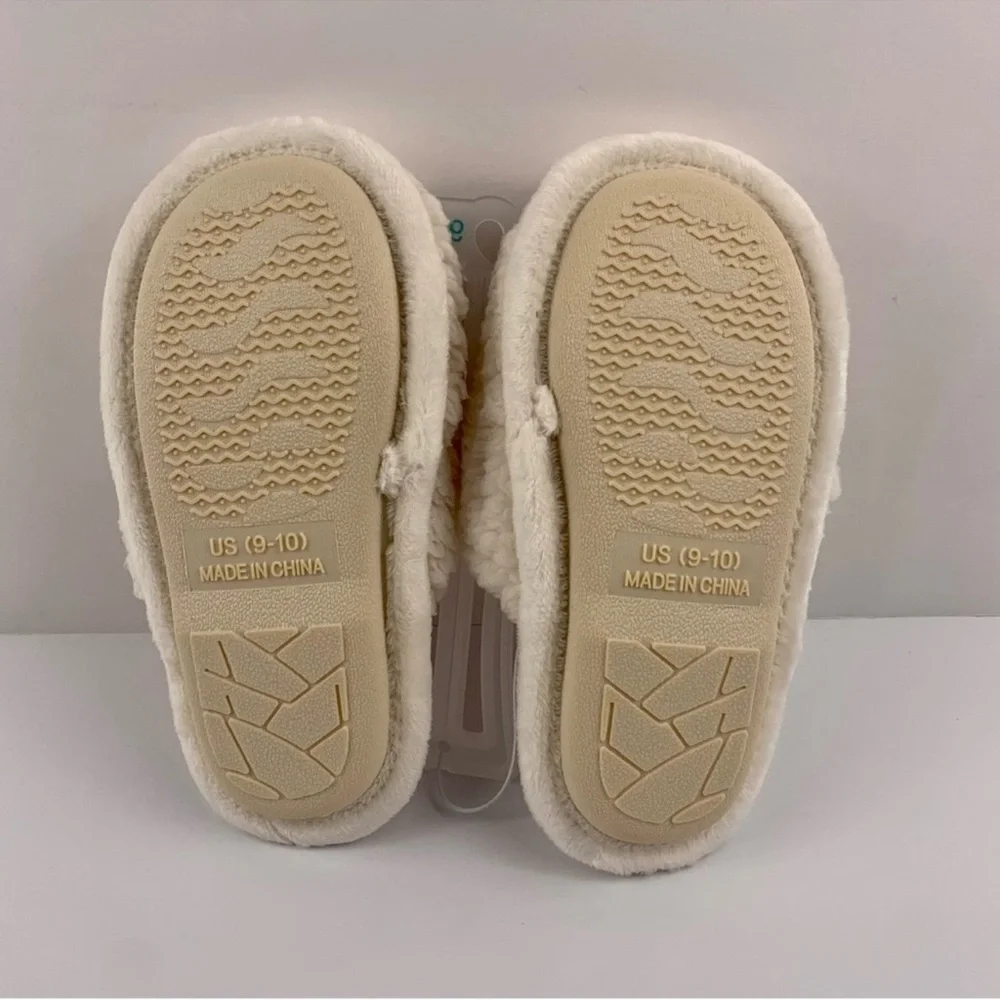 NWT Wondershop Kid’s Santa Smiley Scuff Slippers Size 9-10 Off White